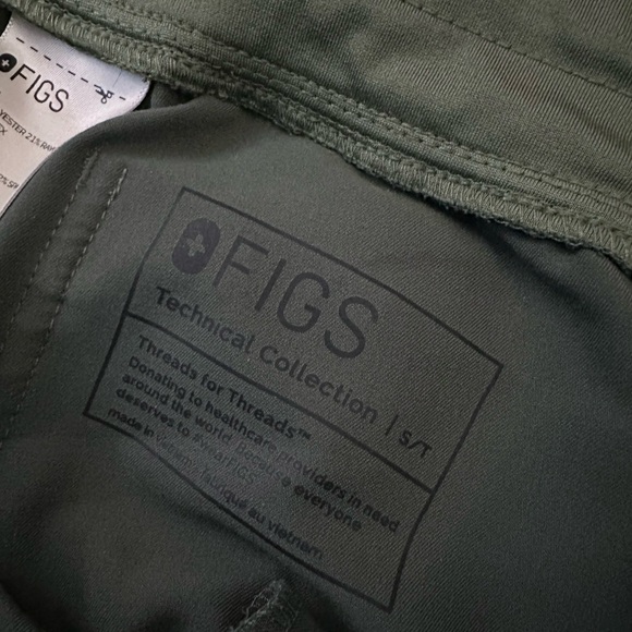 FIGS Scrub Set Small Tall - Picture 5 of 5